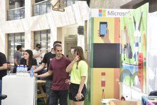Picture 32 of יום זרקור Microsoft